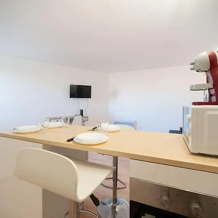 Fully Equipped 2 To 4 People St Charles 公寓 *